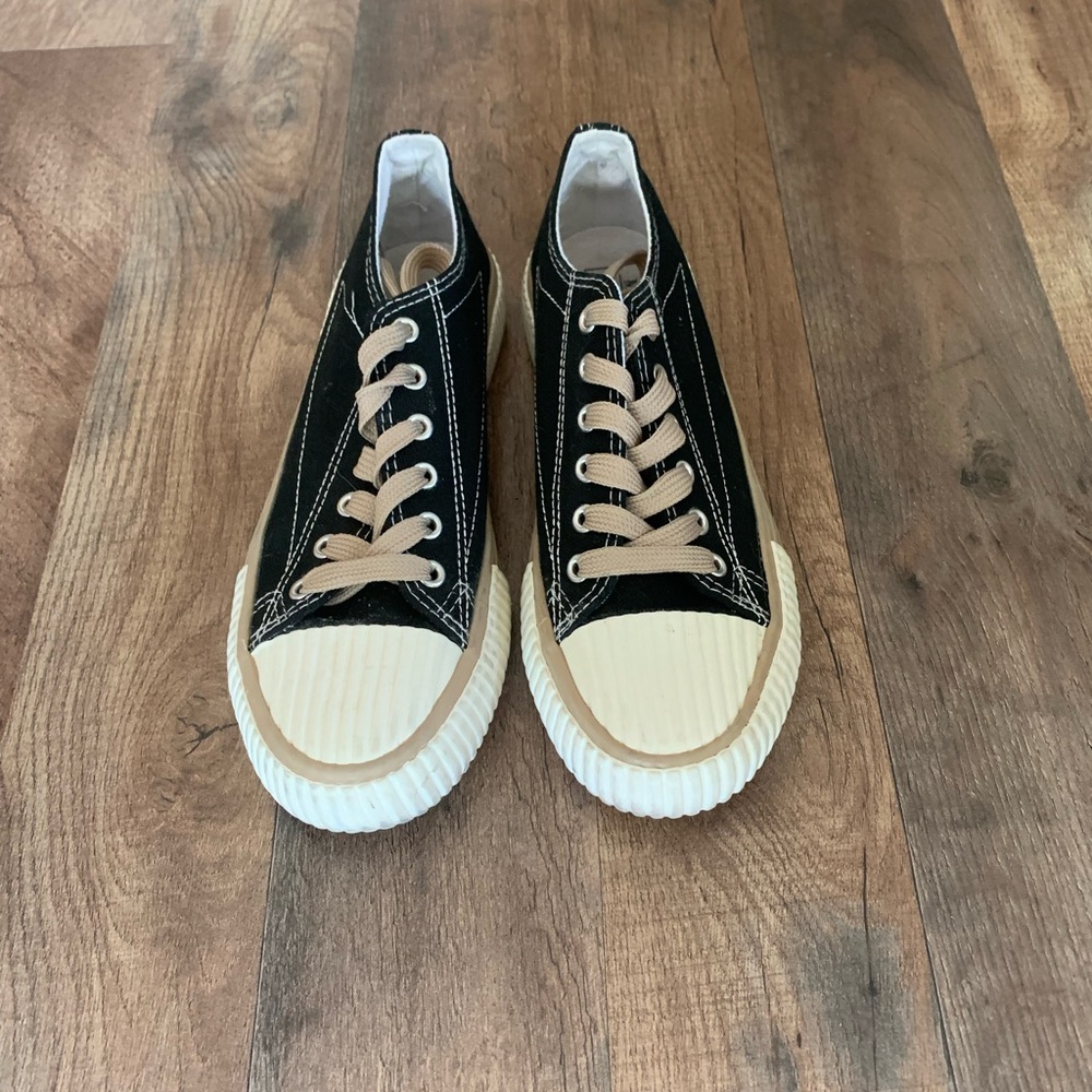 Mutuoni Black and Cream Retro Platform Sneakers Sz 40 (9/9.5)
